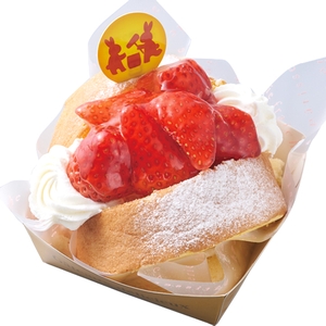 旬の山梨県産シャインマスカットを飾った季節感いっぱいのケーキです。ミルクの風味が豊かでコクが感じられる生クリームと爽やかな酸味のぶどうムース、旬の山梨県産シャインマスカットをふんわりスポンジで包みました。トッピングにもシャインマスカットを飾った、贅沢なケーキ3
