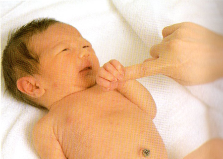 新生児の赤ちゃん2