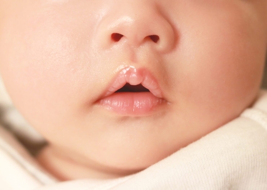 赤ちゃんが母乳を吸う刺激で出るようになる母乳