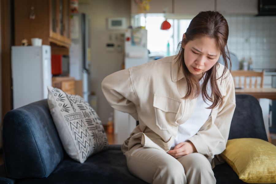 腰痛の女性