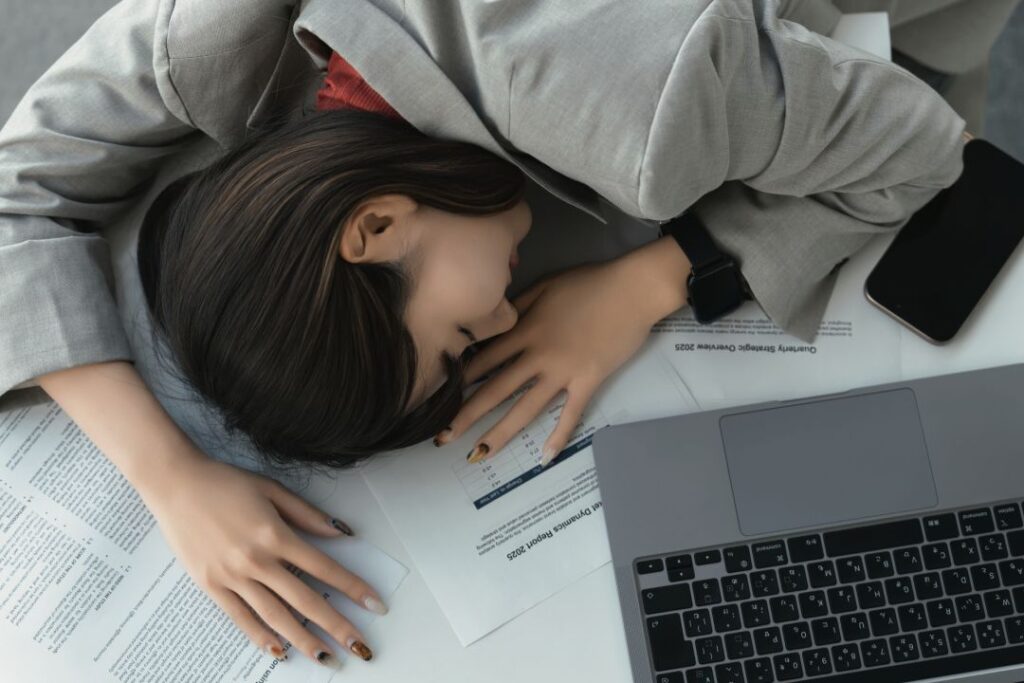 仕事が忙しい女性